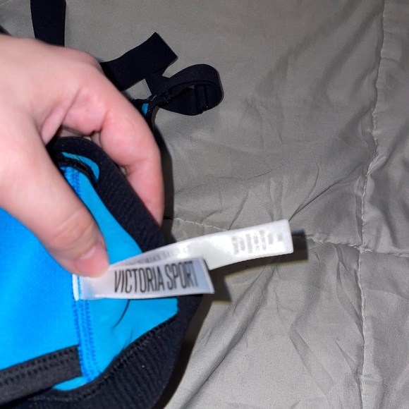 Victoria’s Secret sports bra size 36C - Picture 2 of 3